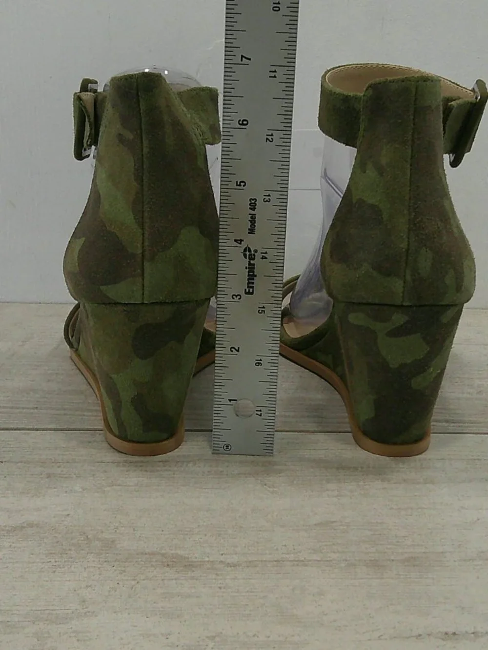 Sexy Seychelles Cloud Nine Army Green Camo Suede Wedge Sandal Size 9